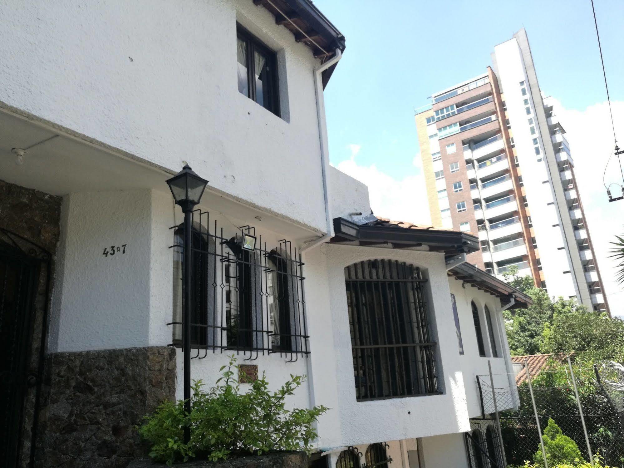 Ayenda Habana Vieja 1221 Medellin
